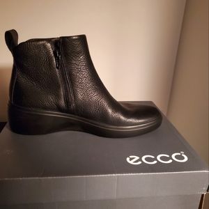 ECCO Black Wedge Boots-9 Wide